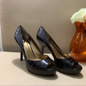 G by Guess • dark brown platform heel